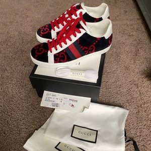 ✨SOLD✨NWT Gucci Logo Sneakers